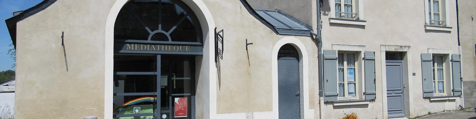 Vue de la façade de la médiathèque