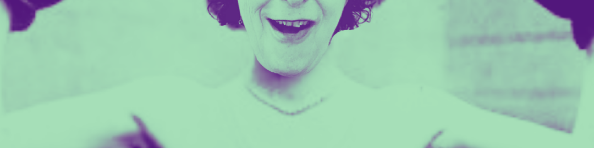 Femme avec des gants de boxe